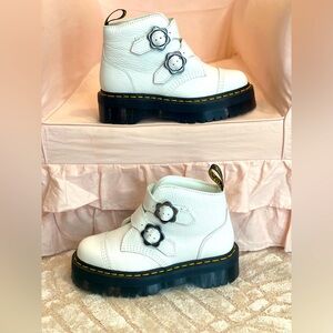 Dr Martens Devon Flower Quad Boots